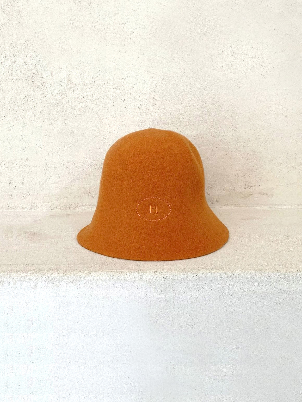 H lettering embroidered wool 80 felt bucket hat