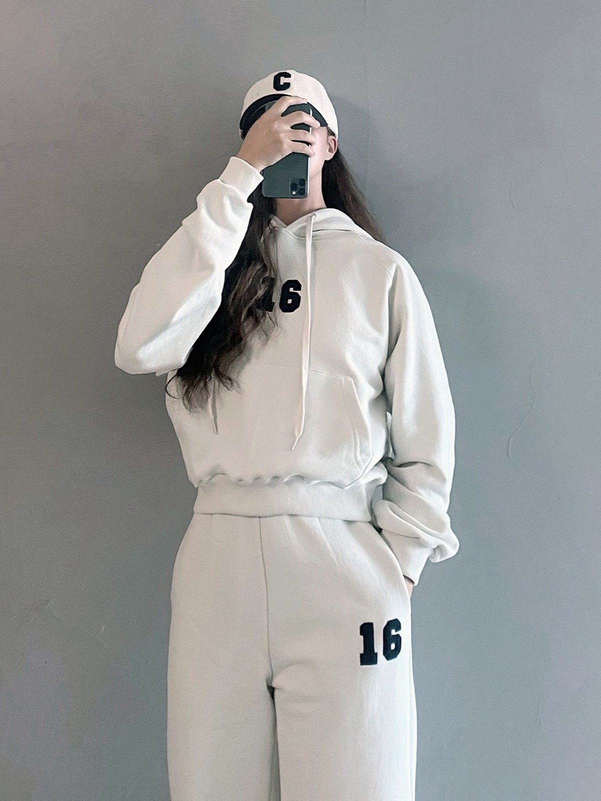 16-embroidered hooded sweatpants set